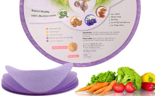 Bánh Tráng Hoa Đậu Biếc 200g – sự kết hợp giữa gạo tẻ và bột hoa đậu biếc nguyên chất. Đậu biếc được trồng theo tiêu chuẩn hữu cơ đạt chứng nhận FDA của Hoa Kỳ.